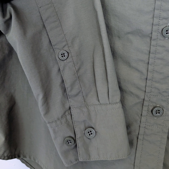 Patagonia Women's Nylon Button Up Long-Sleeved Anchor Bay Shirt, Size S, Green - Picture 2 of 9